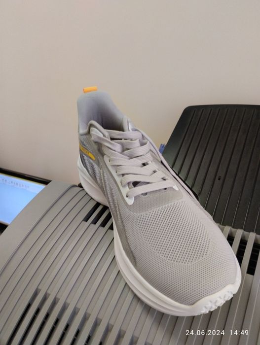 Кросовки большого размера. Удобные, лёгкие , дышащие.