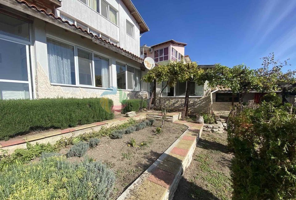 Продава се Къща в Балчик - 256 кв.м за 879 €/кв.м - Снимка #1