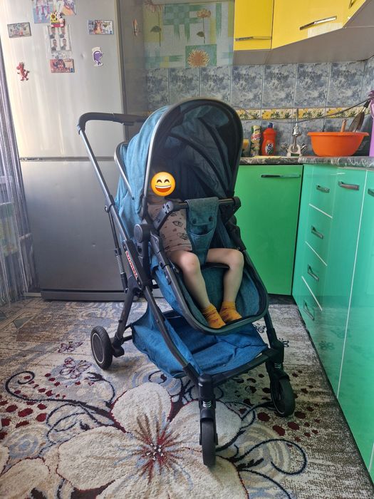 Продам компактную коляску