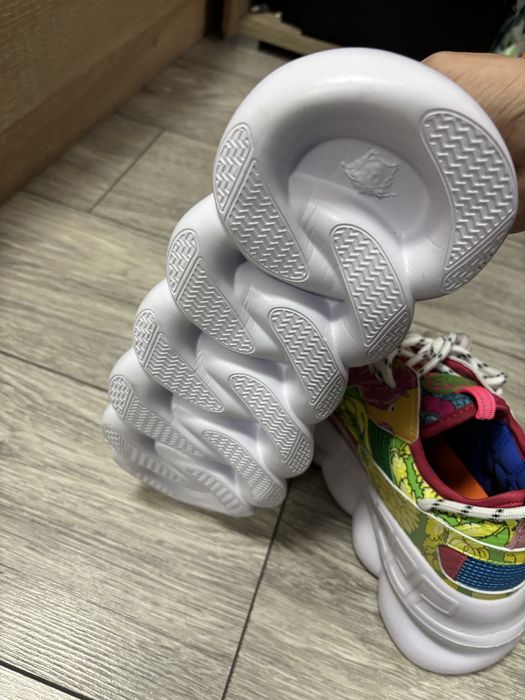 Versace chain reaction