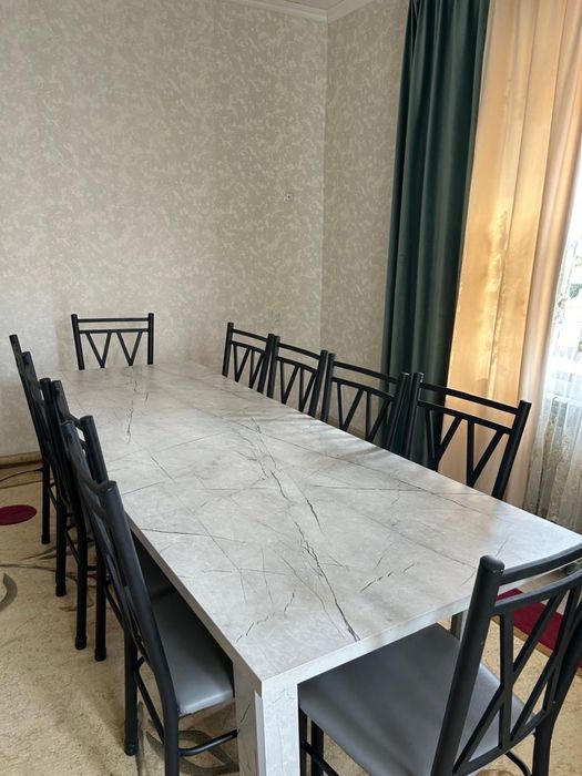 Стол и 10 стулья