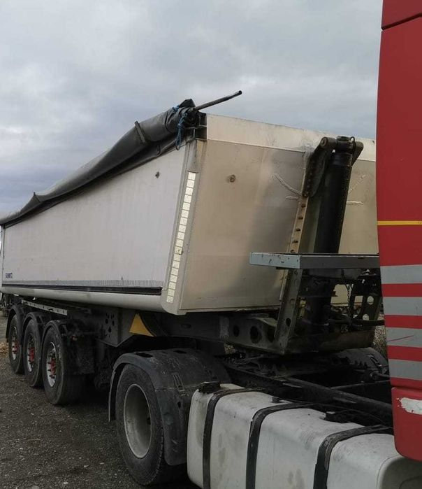 Volvo si semiremorca