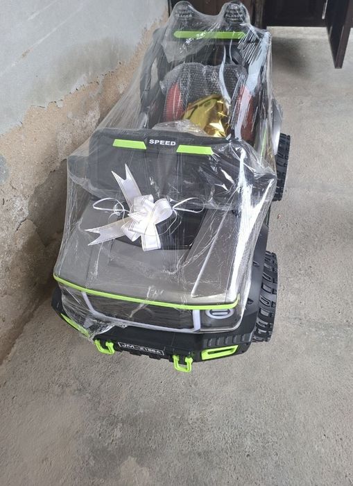 Bolalar mashinasi sotiladi