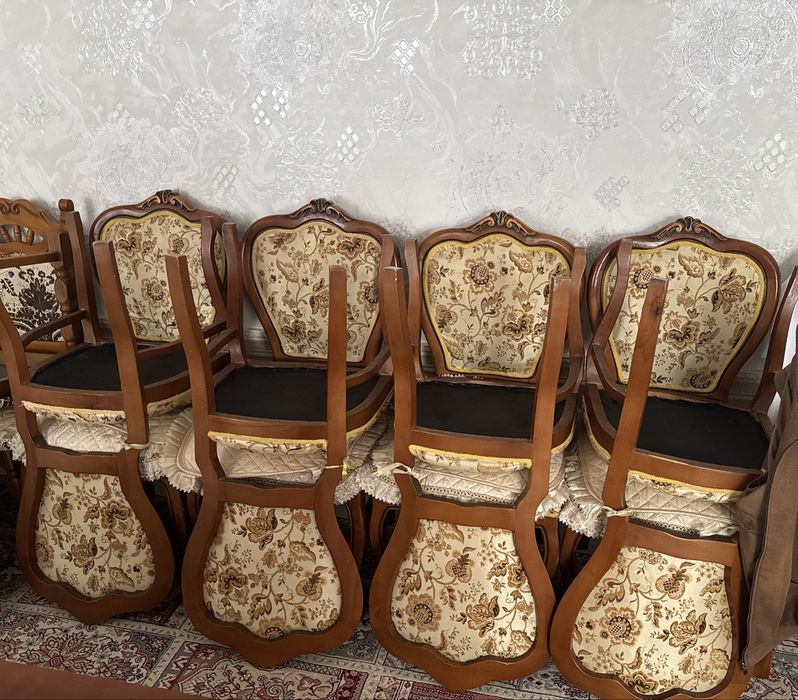 Продается стол со стульями