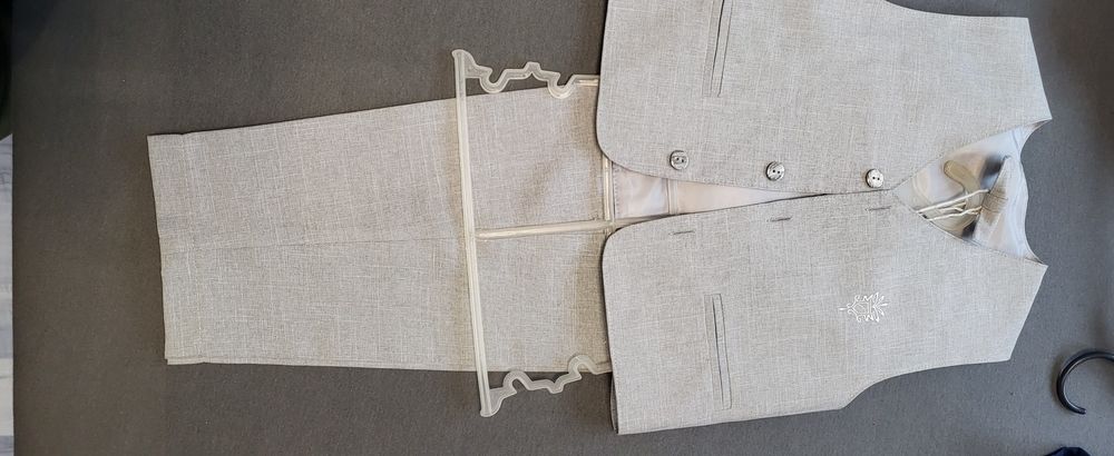 Детски официални костюми