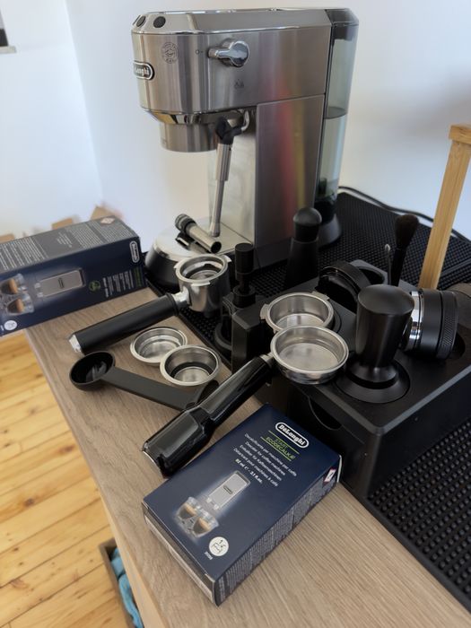 De’longhi Dedica 685 + accesorii 51mm