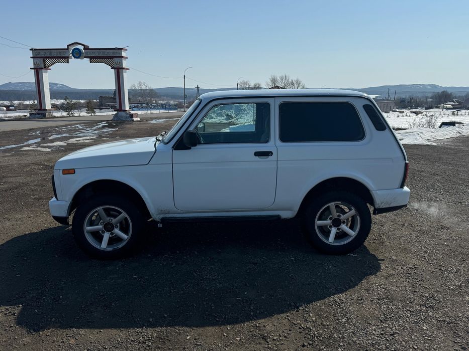 Продам ниву урбан 2015 год