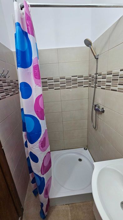 Închiriez cameră de cămin