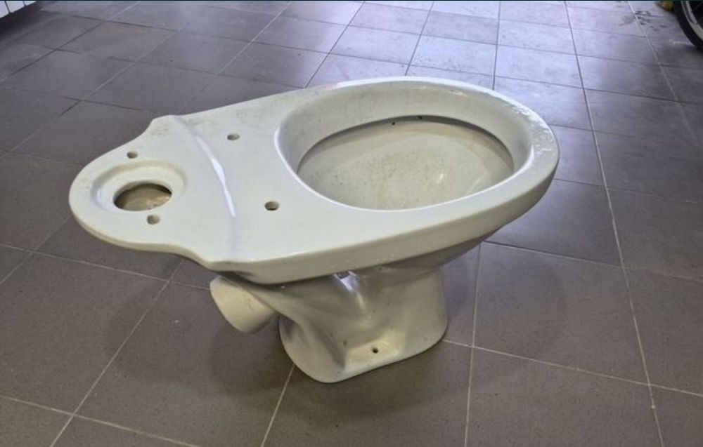 Унитаз без бочка целый