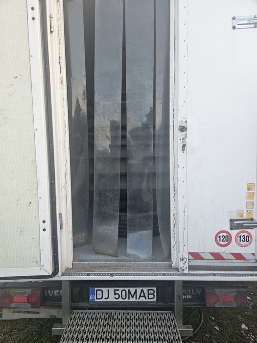 Închiriez auto frigorifica pentru evenimente.