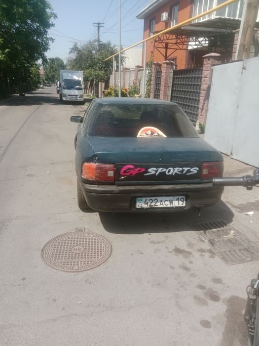 Автомобиль мазда323