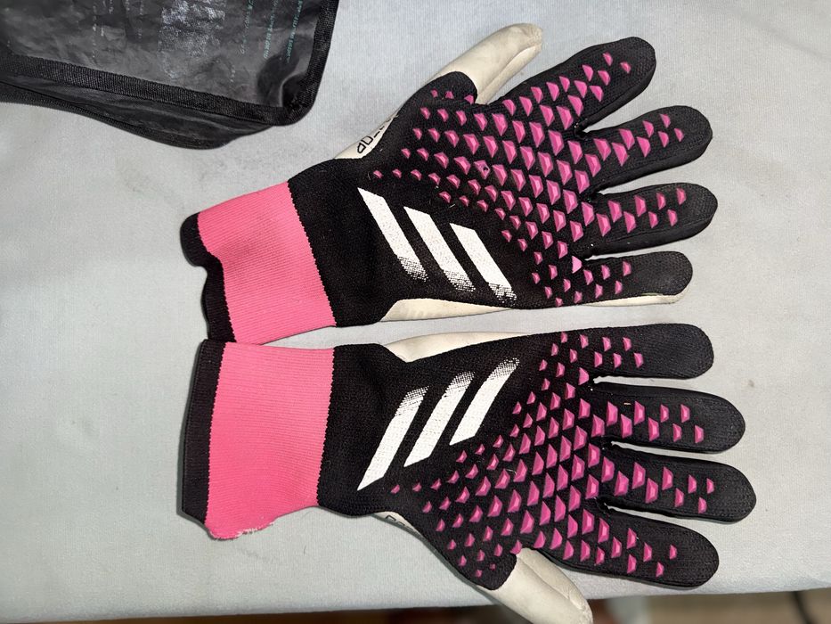 Продам вратарские перчатки Adidas