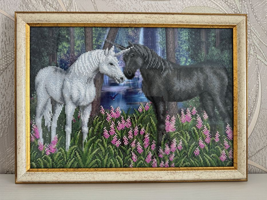 Картина вышитая бисером «Единороги»