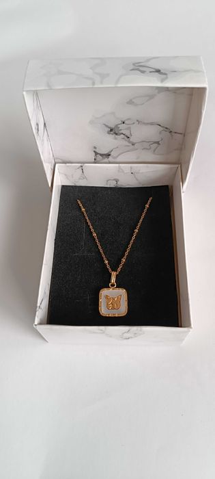 Нежно колие от медицинска стомана Butterfly