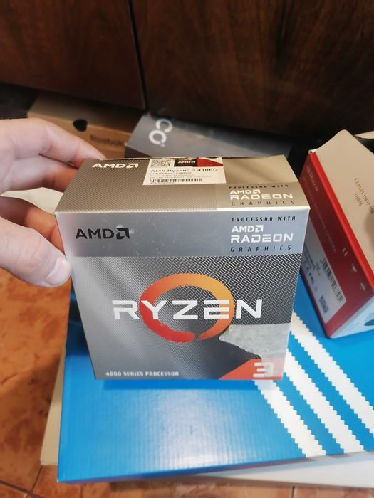 Процесор AMD Ryzen 3