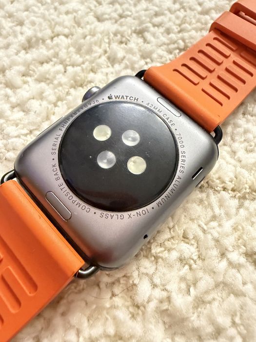 Apple Watch Series 3 42mm — рабочие, с разбитым стеклом