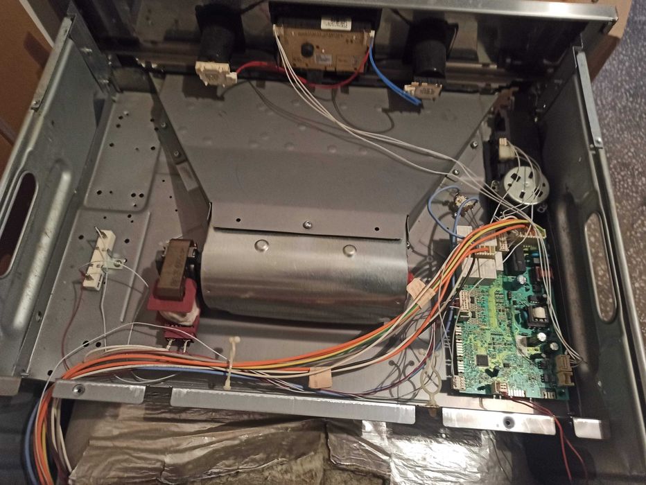 Piese cuptor Electrolux EZC2430AOX curatare cu piroliza 2515 W defect