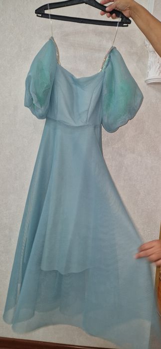 Красивое бирюзовое платье