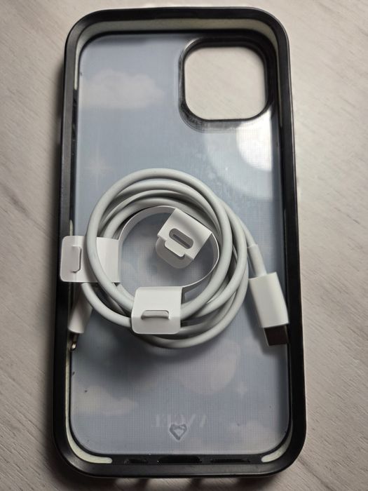 Mobilfox кейс iPhone 13 и оригинален кабел