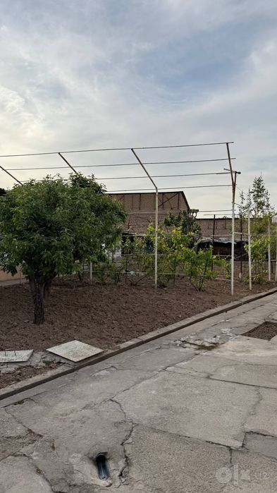 Shaxriston metro yonida 20 sotx uchastka yer xisobida sotiladi