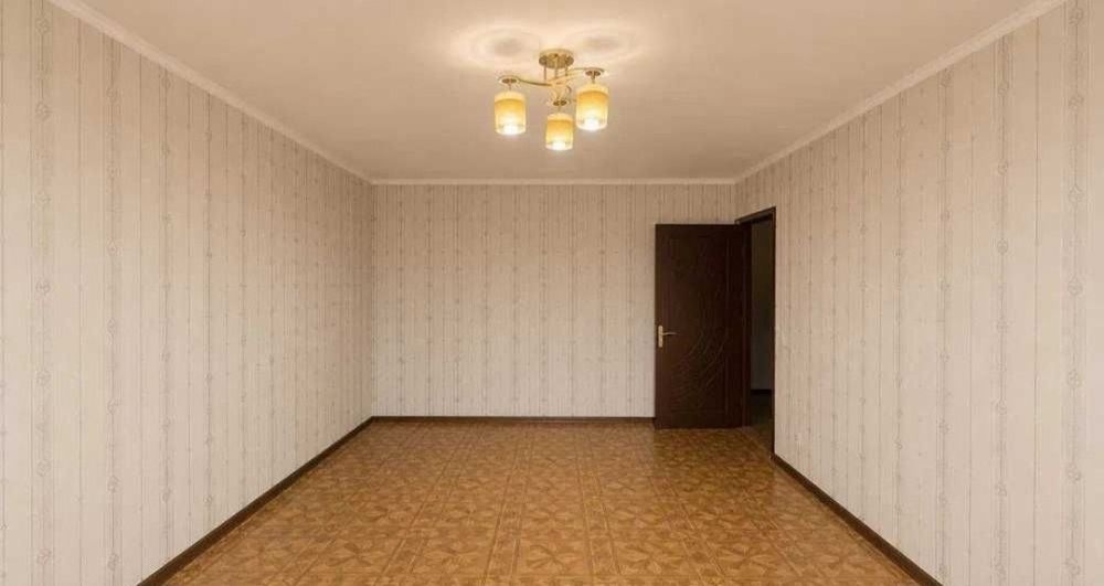 Продаю 3/2/4, кирпич, болкон 2×6, Академ городок!