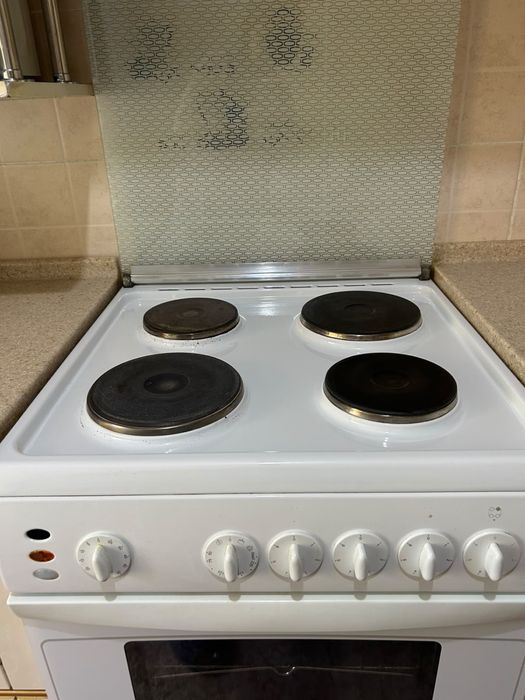 Продам срочно электроплиту