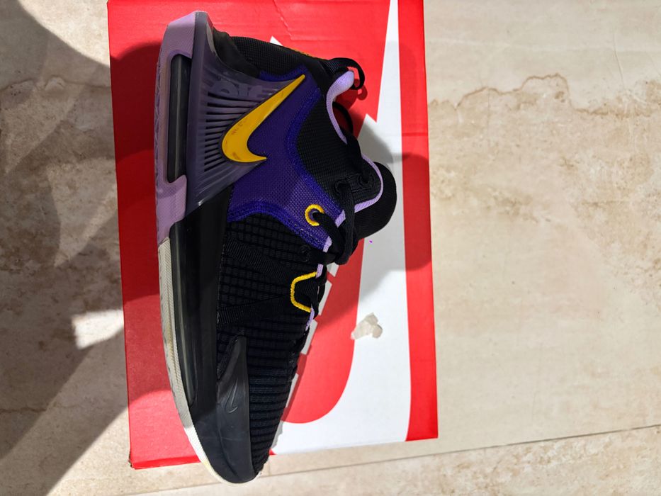 Nike LeBron Witnes 7