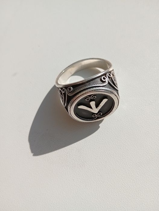 Продам серебренныи кольцо для мужчинь