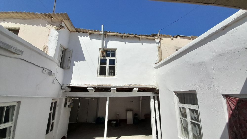 Эски шахарда 2 сотихли ховли сотилади