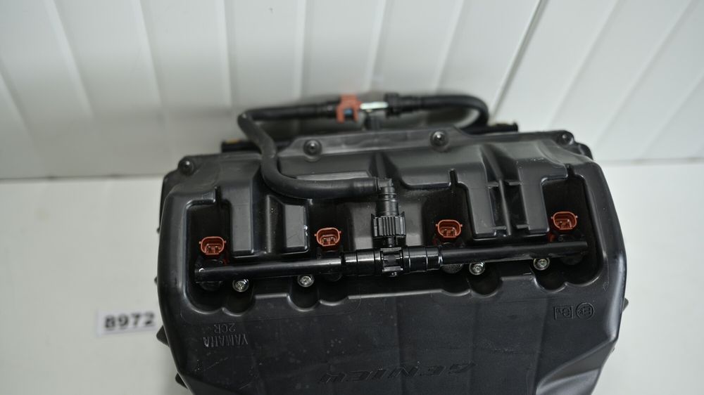 Yamaha YZF R1M 2015 2019 Rampa de injectie cu carcasa filtru de aer