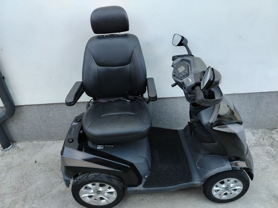 Cărucior scuter electric persoane cu dizabilități