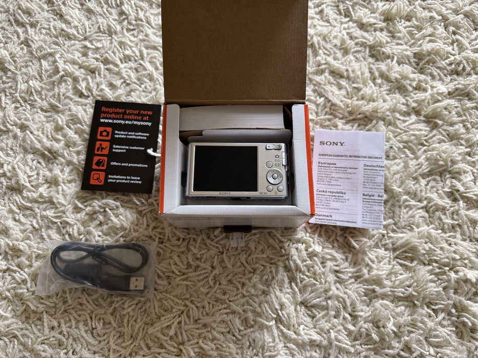 Camera compacta premium Sony w830 noua