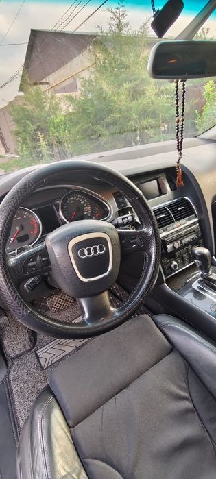 Продаётся Ауди Q7 3.0 Дизель