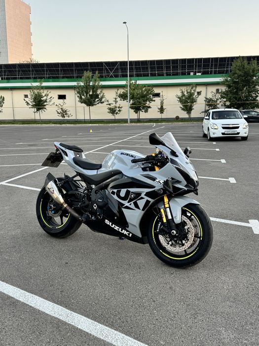 Продается SUZUKI GSXR1000R 2021 года с пробегом 23к. Документы чистые