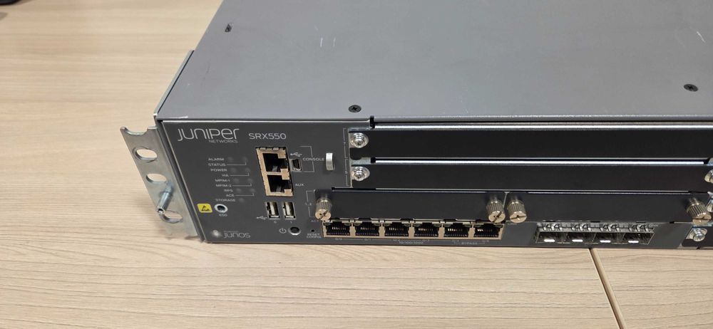 Маршрутизатор Juniper SRX550