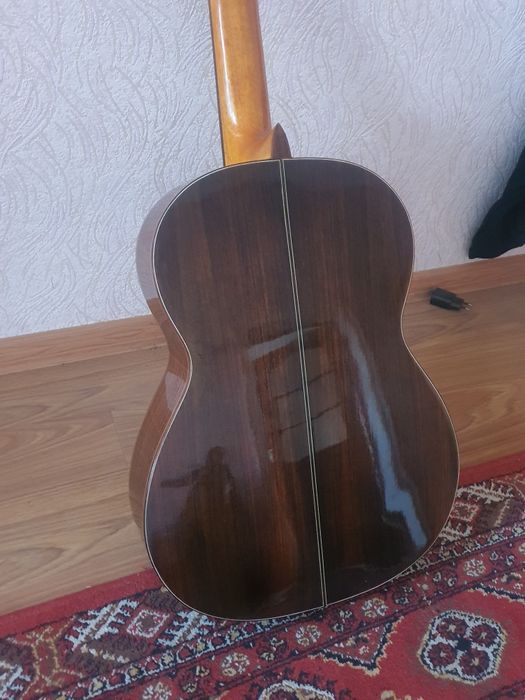Продаётся классическая гитара