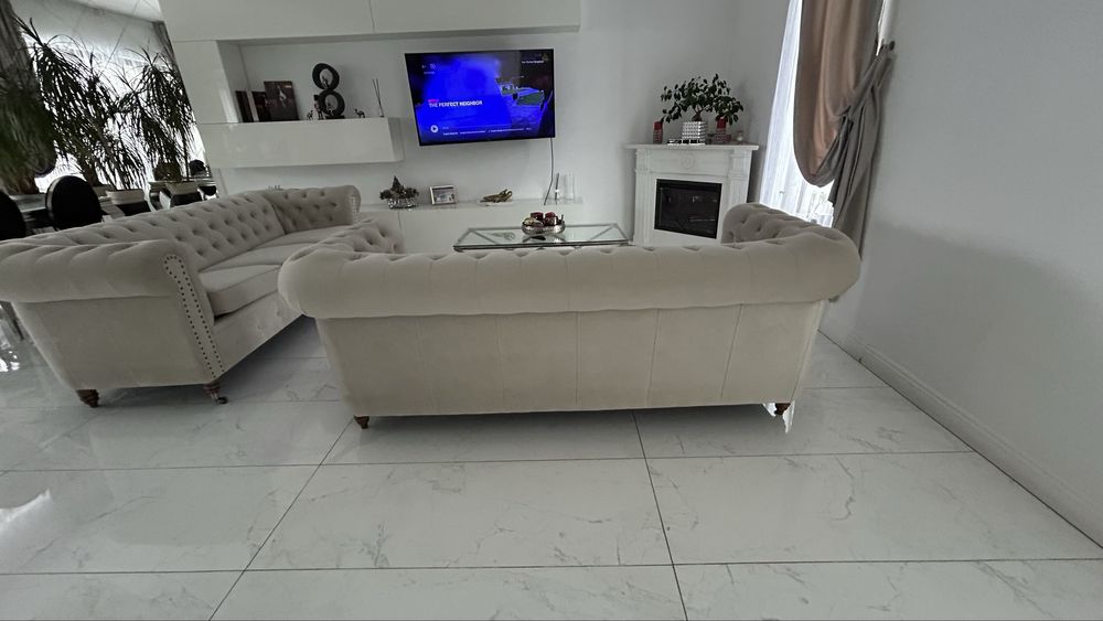 Vand 2 canapele de 3 locuri fiecare , in stare foarte buna