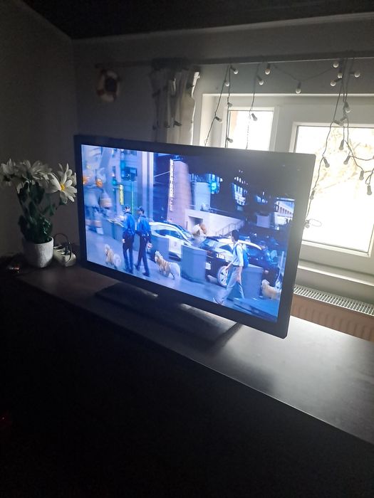 vând două TV Finlux și Watson