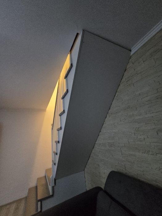 Vand scara de lemn,mana curenta,balustri,trepte,contratrepte.