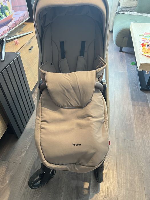 Бебешка количка Carrello Vector
