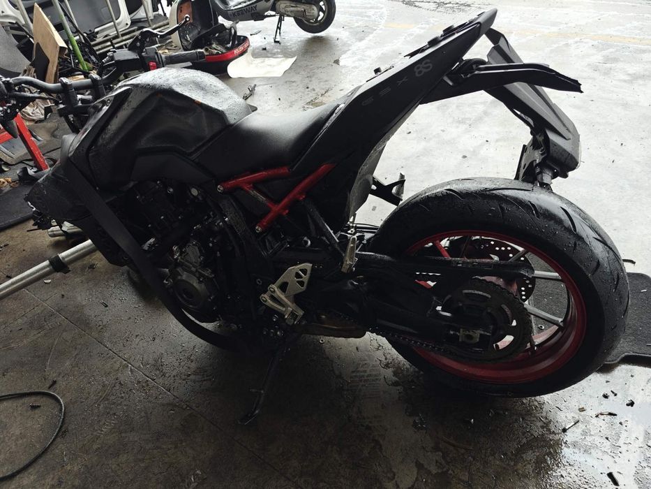 Мотоциклет  СУЗУКИ(Suzuki K4 1000,GSX-8F,Srad,SV 650) на части