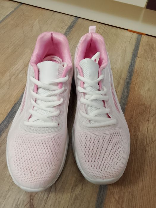 Дамски маратонки    Новиови