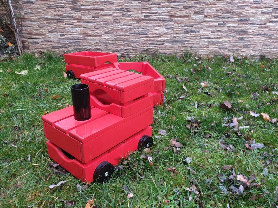 Дървено декоративно влакче (влак от декоративни щайги)