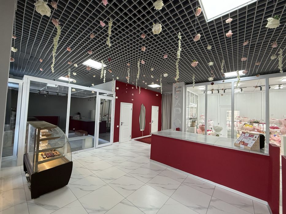 Цветочный магазин и студия шоколада