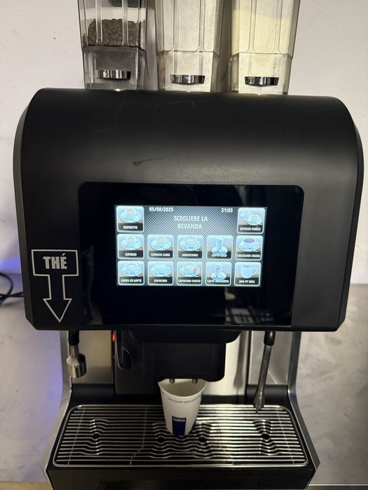 Necta Karisma aparat cafea boabe si lapte proaspat