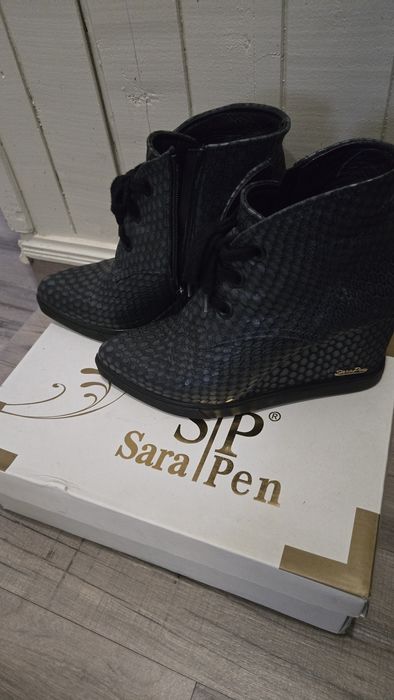 Дамски боти Sara Pen