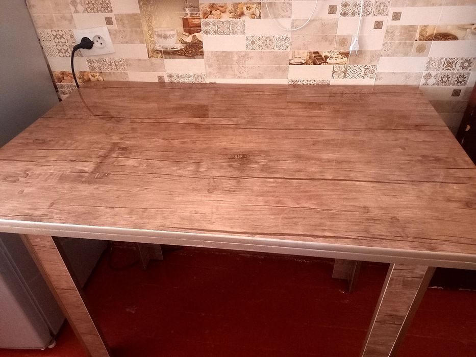 Продаёться кухонный стол