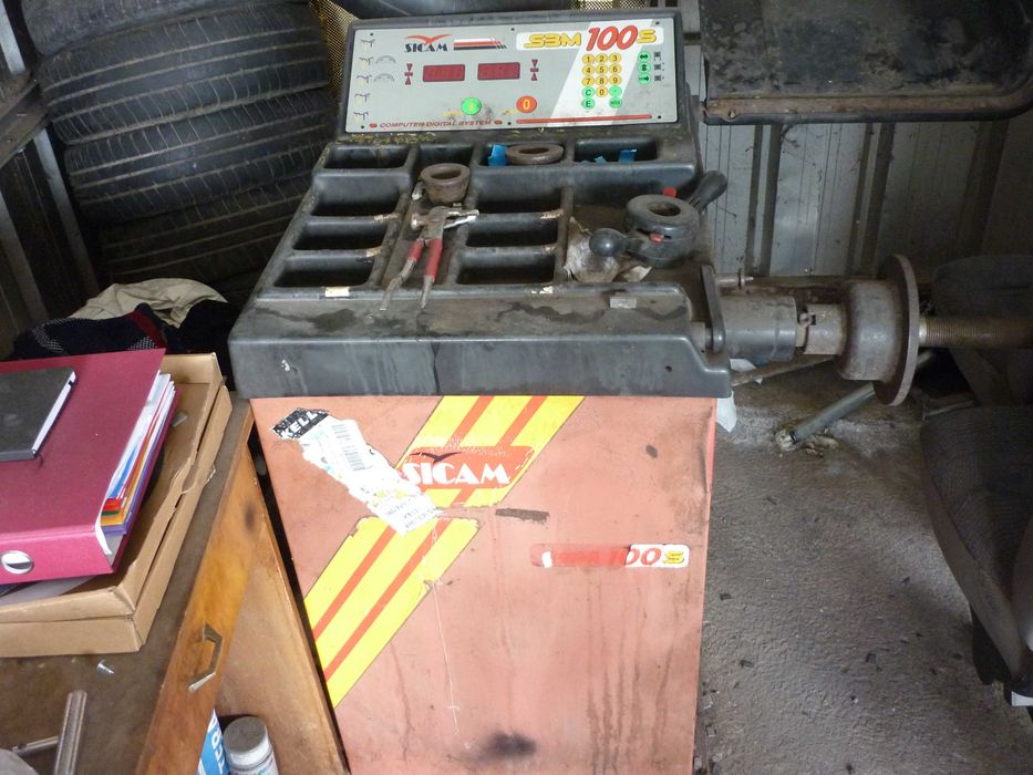 Машини за демонтаж и баланс на гуми