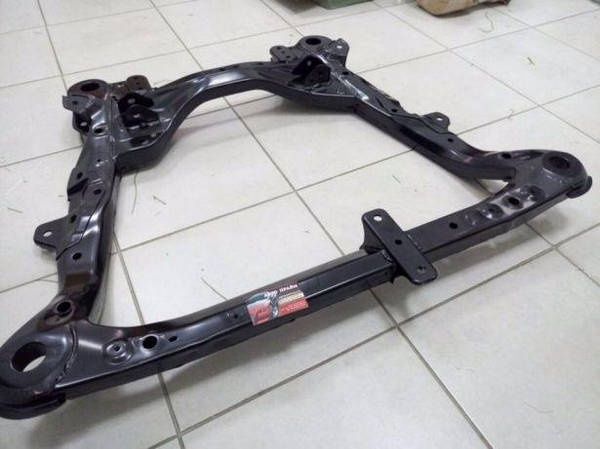 Подрамник камри 40