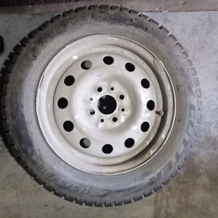 Продам зимнюю резину Centara snow cutter